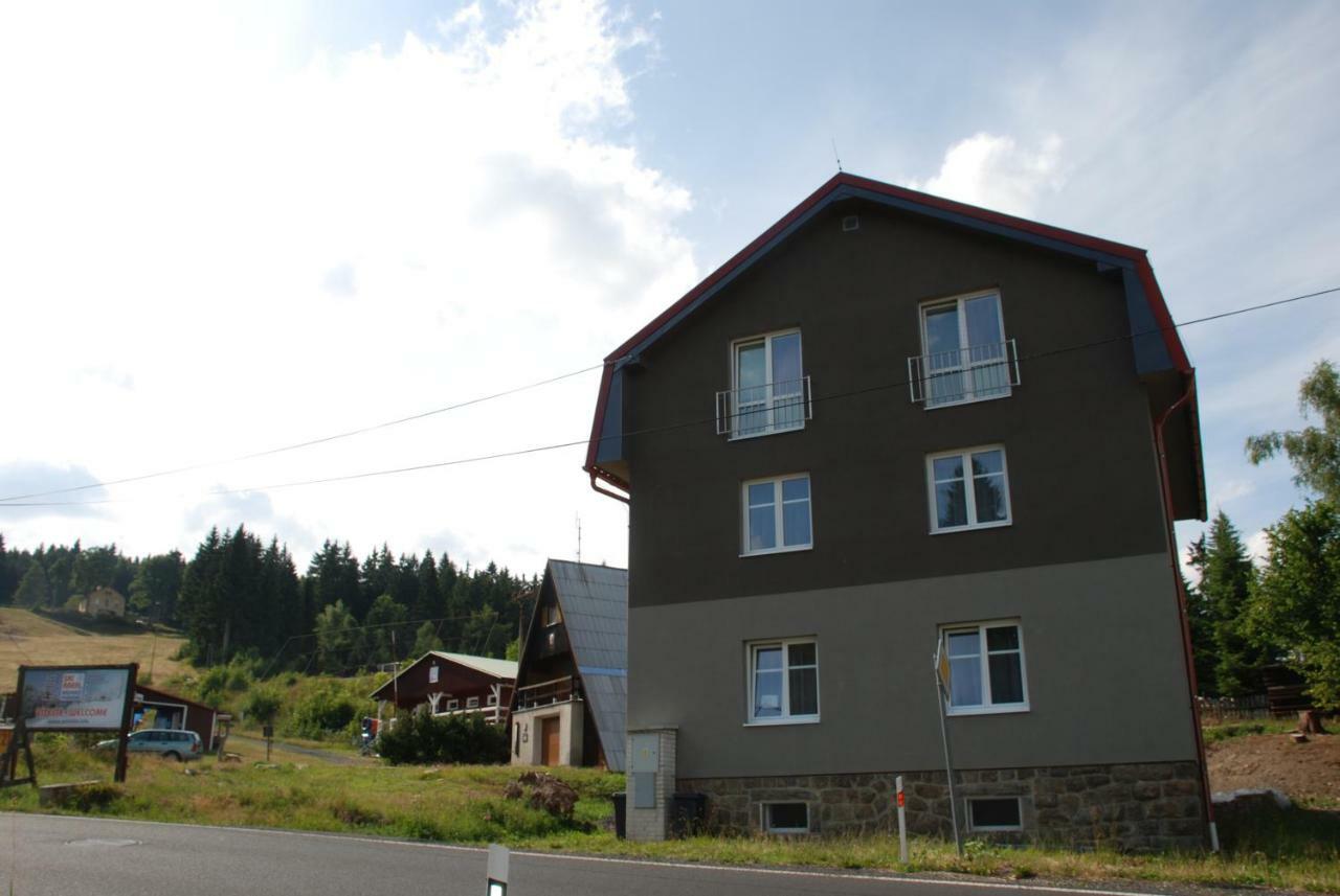 Apartman Raketa Pernink Екстериор снимка
